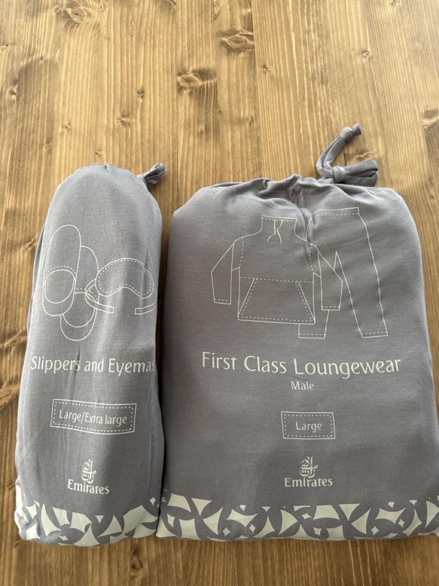 Pyjamas: Emirates First Class Schlafanzug Größe L – Neuf avec emballage d'origine à Wettingen par Jackson21 1