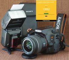Sony Alpha 57 (SLT-A57) mit Blitz Sony HLV-F56AM, neuwertig