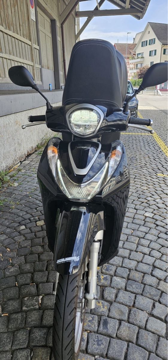 Honda Scooter: Honda FSH125 – Usato da Wädenswil venduto da ptaki