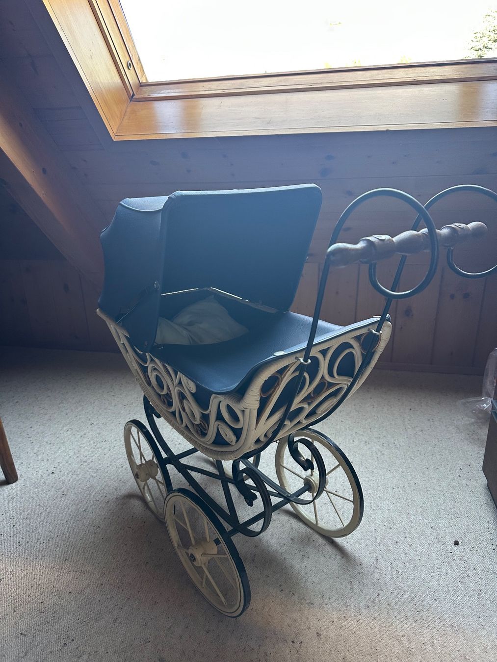 Puppenwagen: Antiker Puppenwagen – Gebraucht aus Nuglar von myqp