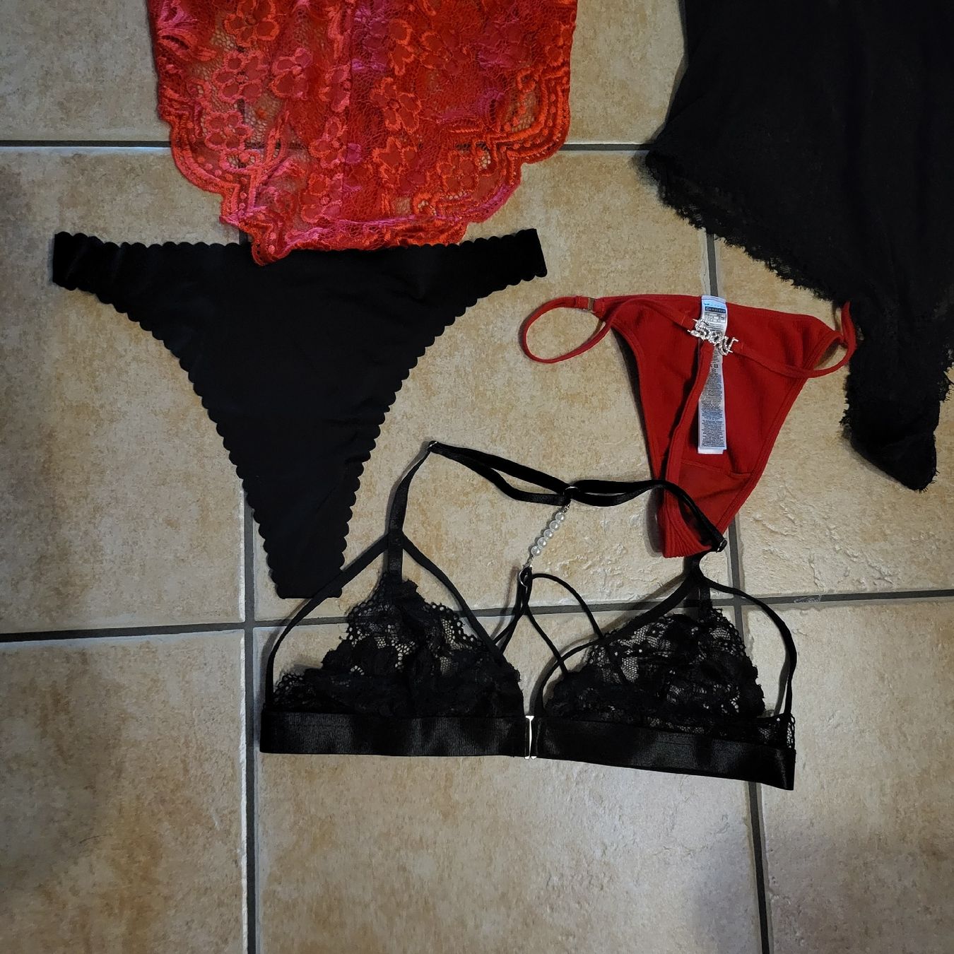 Altra biancheria intima: lot 5 pièce taille 40 - 42 – Usato da Sion venduto da Oonathoo 1