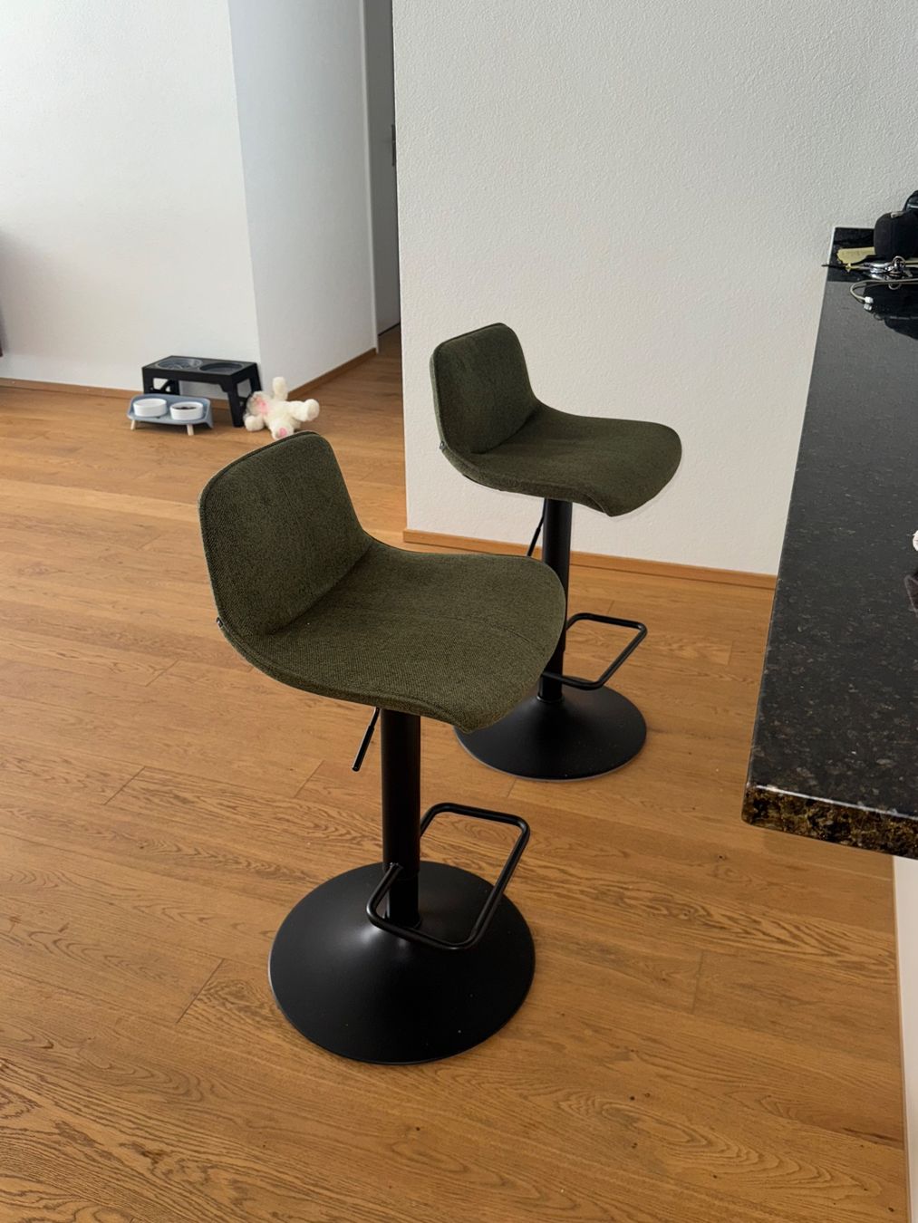Sedie: Zwei Stylische Barstühle – Nuovo (secondo la descrizione) da Oensingen venduto da custom_lenkraeder
