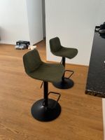 Zwei Stylische Barstühle