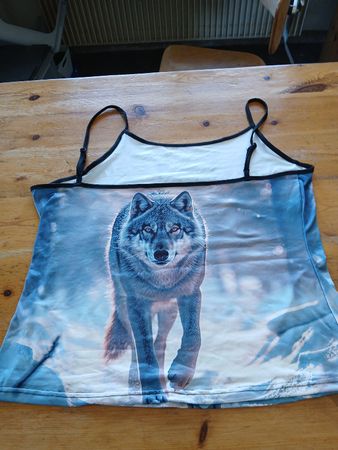 1 top neuf.Taille XXL