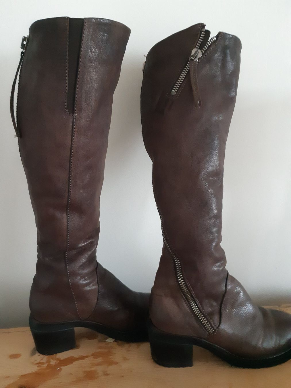 Scarpe da donna: Bottes hautes en cuir - Onid Studio – Usato da Montreux venduto da kubo 1
