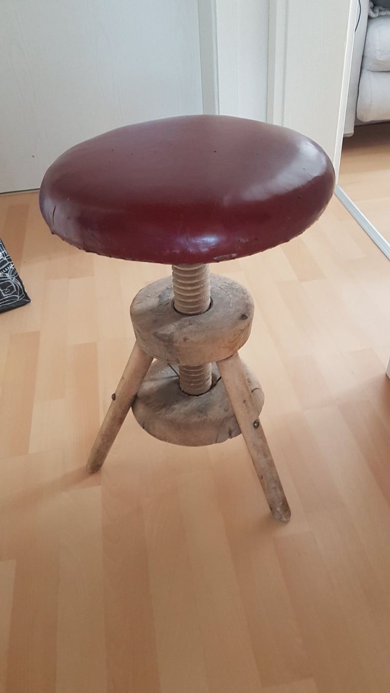 Hocker: Tabouret en bois, à vis vintage – Gebraucht aus Safnern von Artanis03