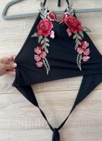 Crop top noir dentelle rose