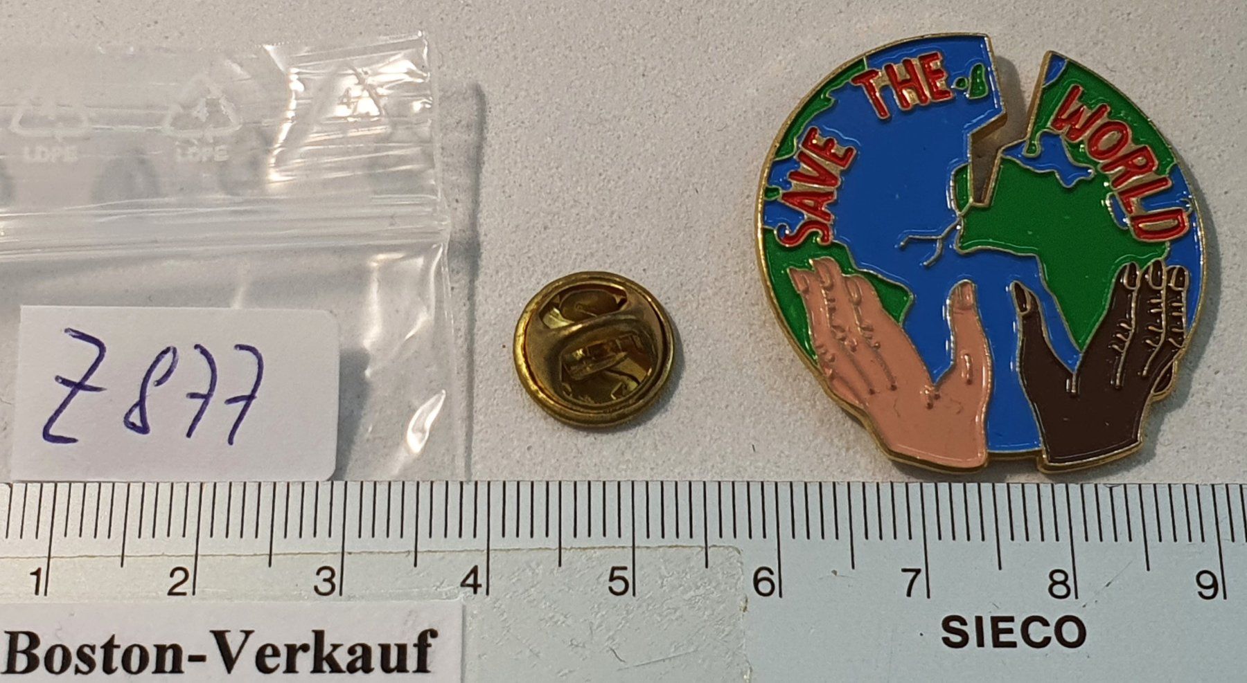 Plaketten & Abzeichen: Z877 - Pin Save the World – Gebraucht aus Reinach BL von Boston-Verkauf 1
