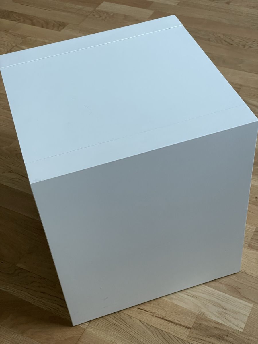 Nachttische: White Bedside Table - Stylish Nightstand with Drawer! – Gebraucht aus Binningen von Viriatus 2