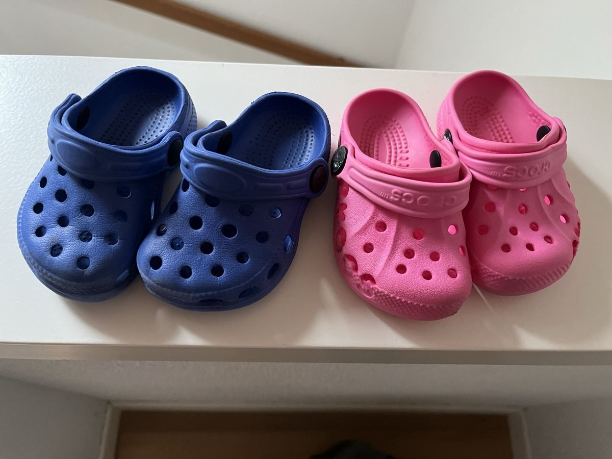 Schuhe für Jungen: 2 Paar Crocs für Chind – Gebraucht aus Flaach von eliska01