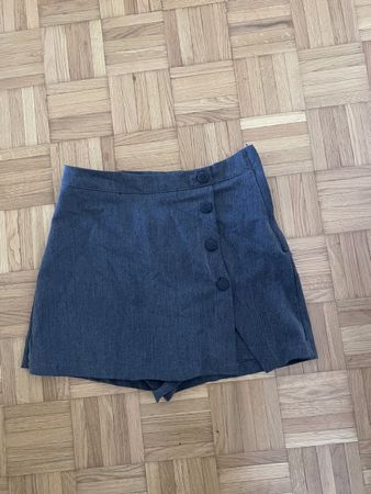 Skort Zebra grau mit Knöpfen Grösse S guter Zustand