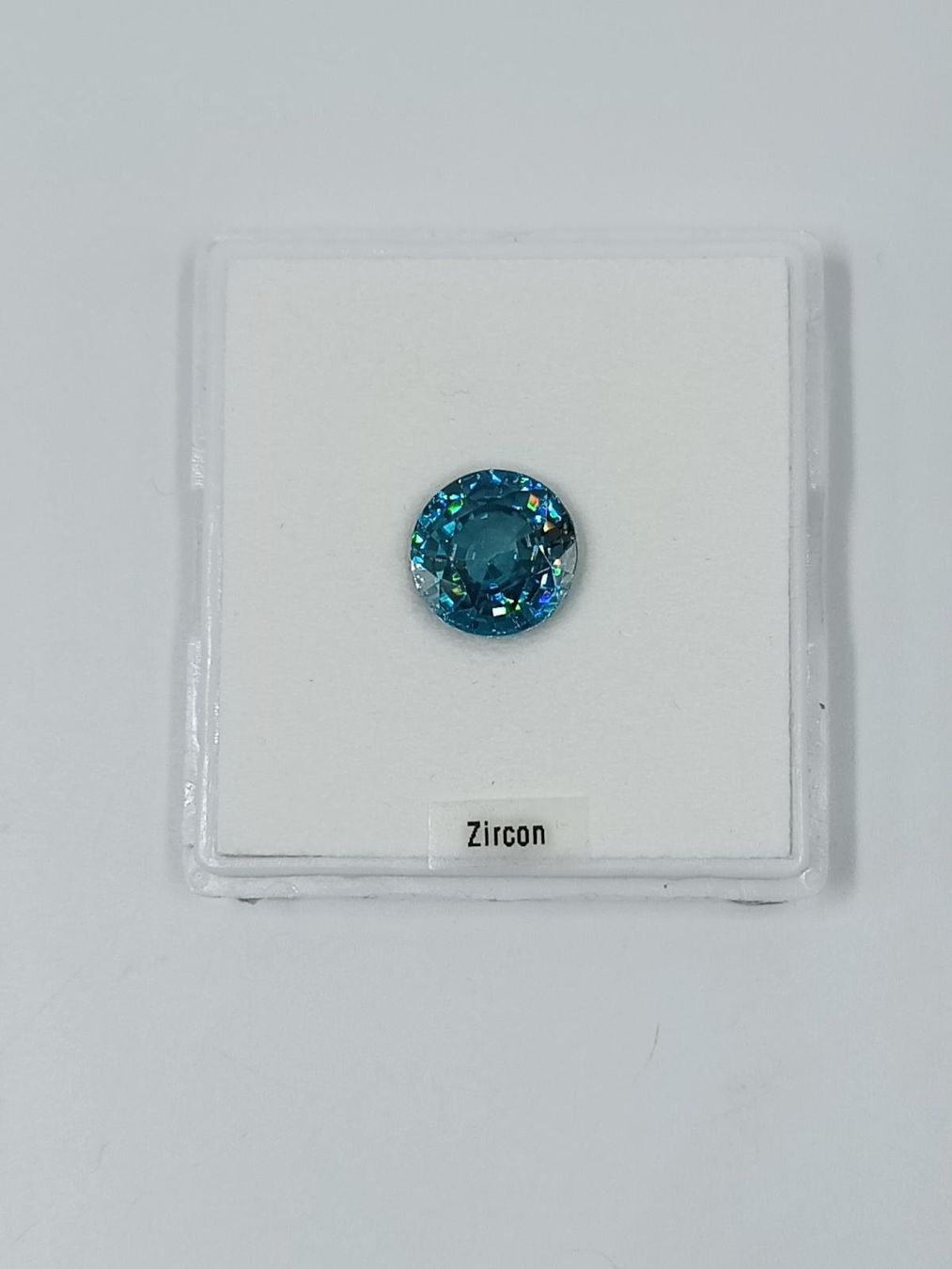 Pietre preziose: 1 TÜRKISBLAUER ZIRCON, 21.29 CT. – Usato da Luzern venduto da EdiGem