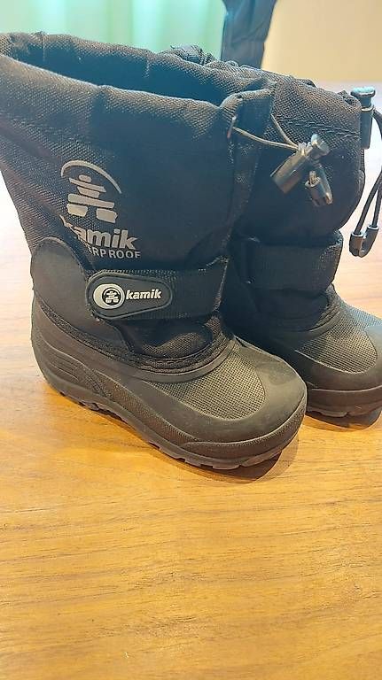 Scarpe per ragazzi: Kamik Winterstiefel Gr. 8 / EU Gr. 25 – Usato da Rotkreuz venduto da MASI17
