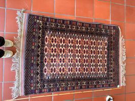 Tapis oriental à motifs géométriques – crème, rouge et bleu
