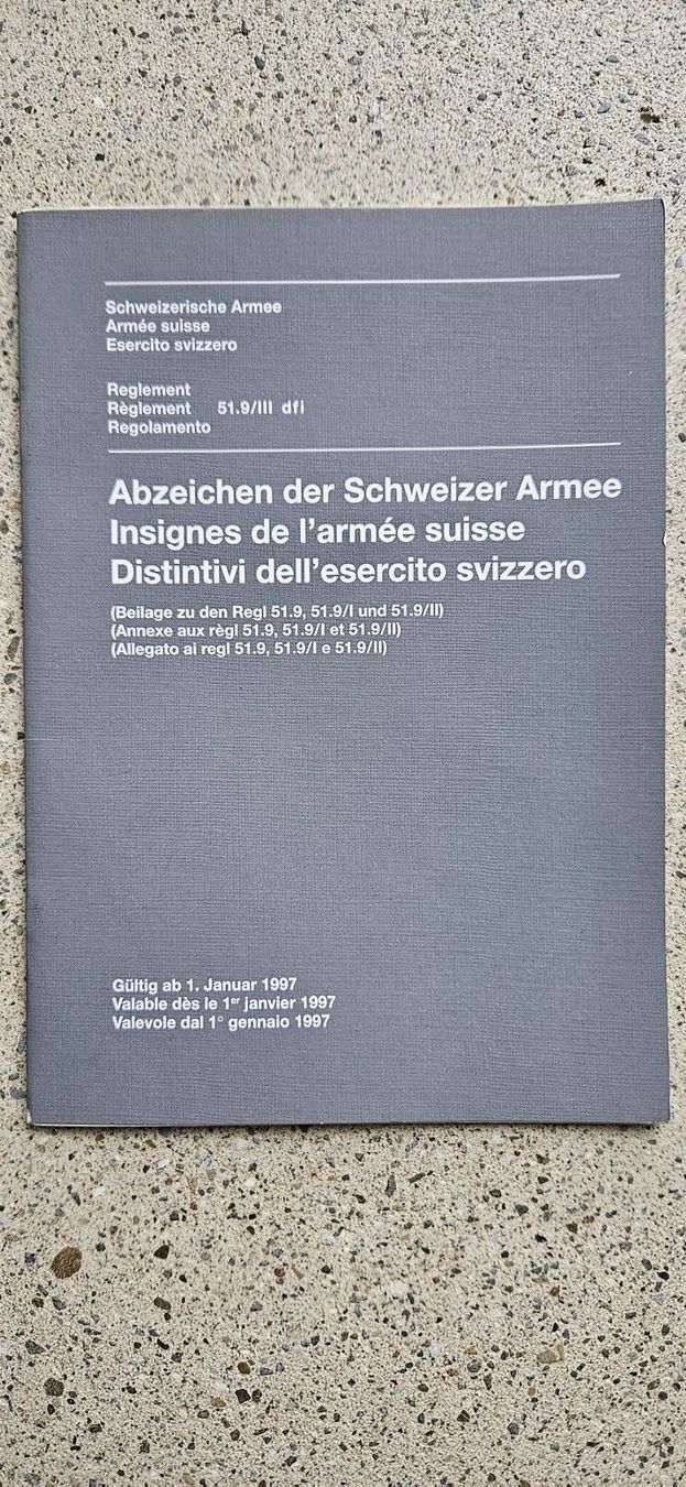 Schweizer Armee Placchette & Badge:  *** Reglement Abzeichen der Schweizer Armee ***  – Nuovo (secondo la descrizione) da Riedholz venduto da fr_sIruP