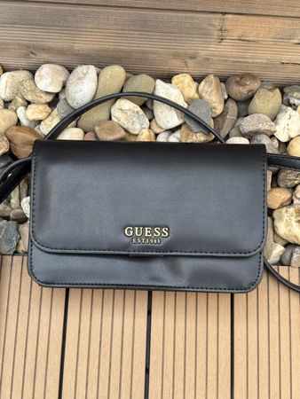 Guess Handtasche schwarz neuwertig mit Tasche für das Handy