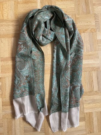 Wunderschöner Cashmere Schal mit Paisley Muster, neuwertig!