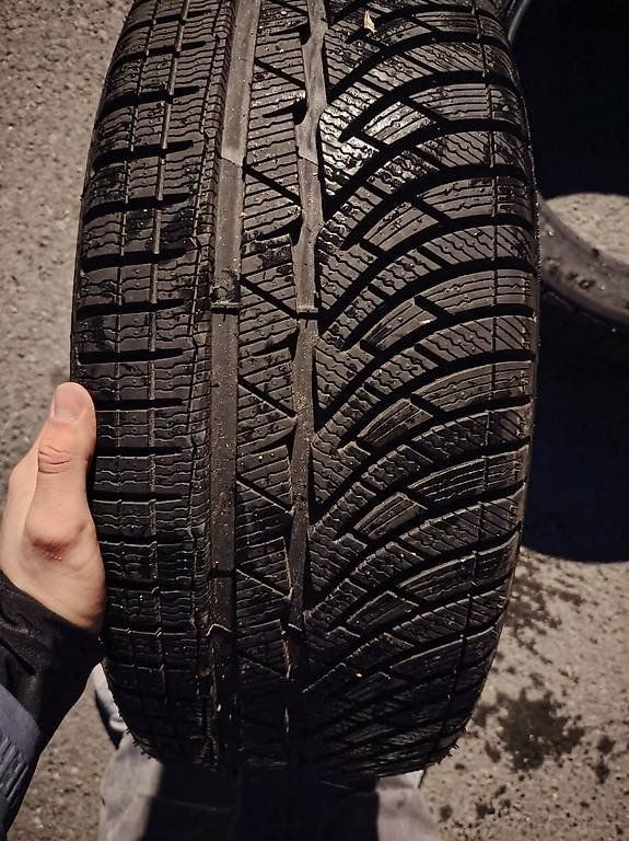 Altro in Scrittura & Disegno: 2 hiver pneus 235/50R18 – Usato da Prilly venduto da Haze_ 1