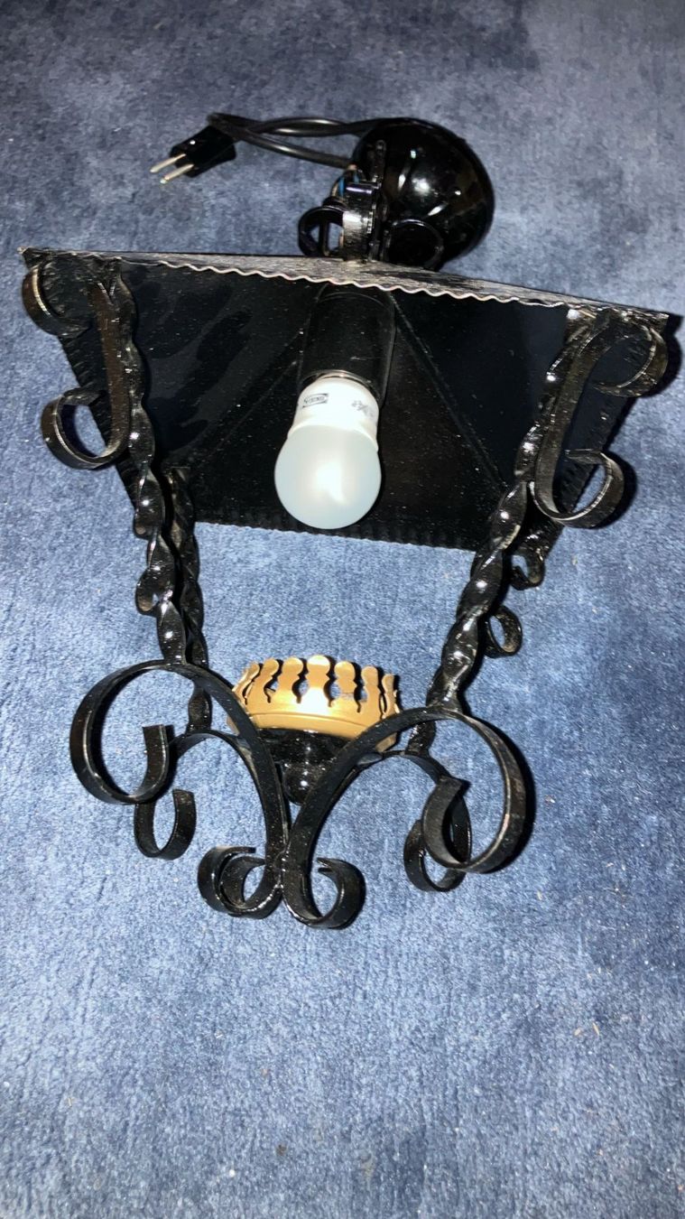 Lampadari & plafoniere: Vecchio lampadario in ferro battuto – Usato da Melano venduto da H-Sara 2