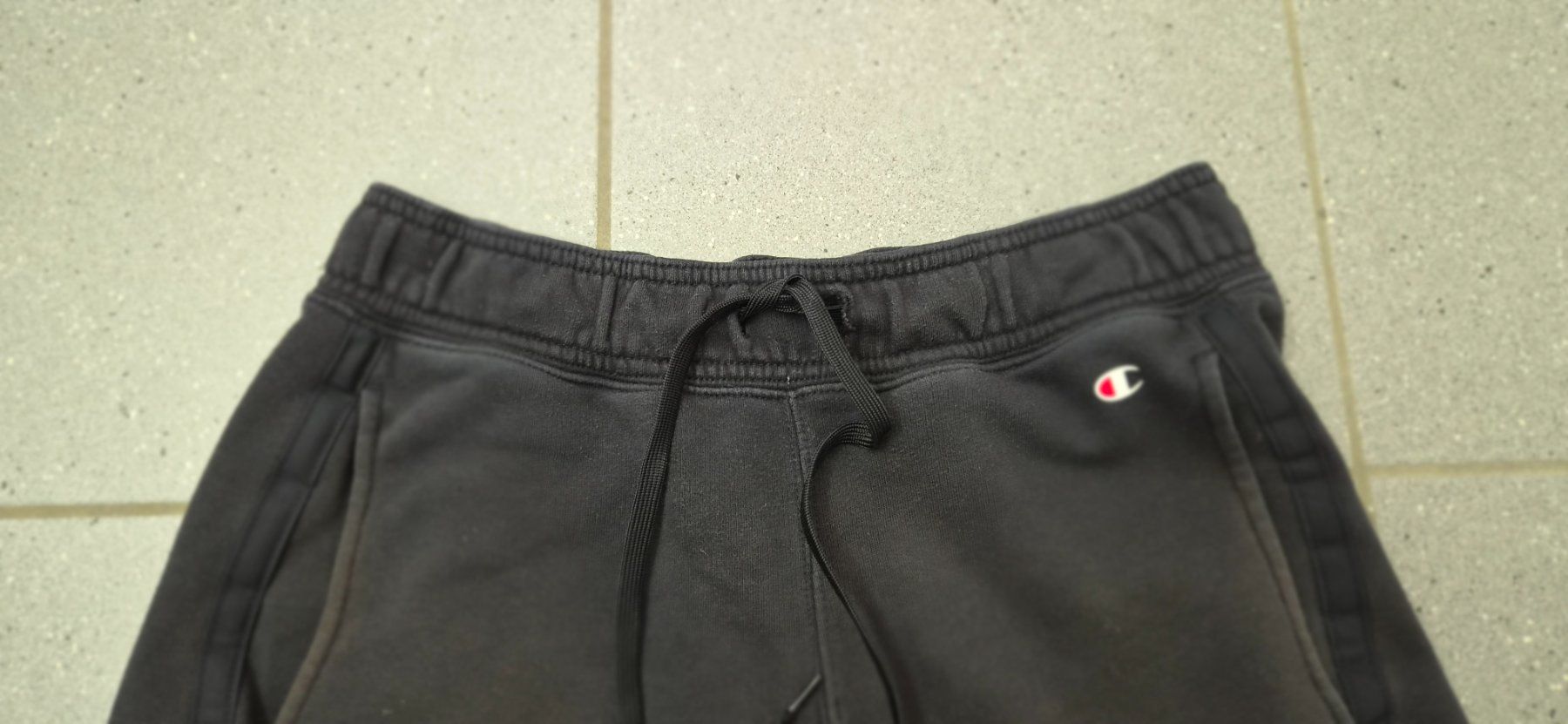 Champion Pantaloni: Champion Shorts schwarz - Gr. S – Usato da Kollbrunn venduto da Bobibau 1