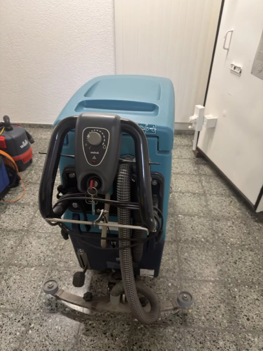 Tutte le macchine: Wetrok Scheuersaugmaschine – Usato da Oberengstringen venduto da Lbd_12 2
