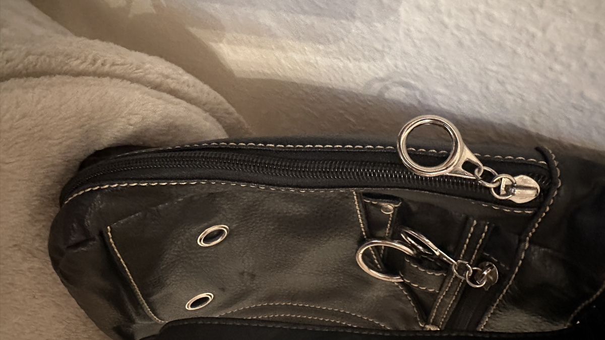 Sacs femmes: Schwarze Unhängetasche mit vielen Fächern – D'occasion à Zürich par Rammis 3