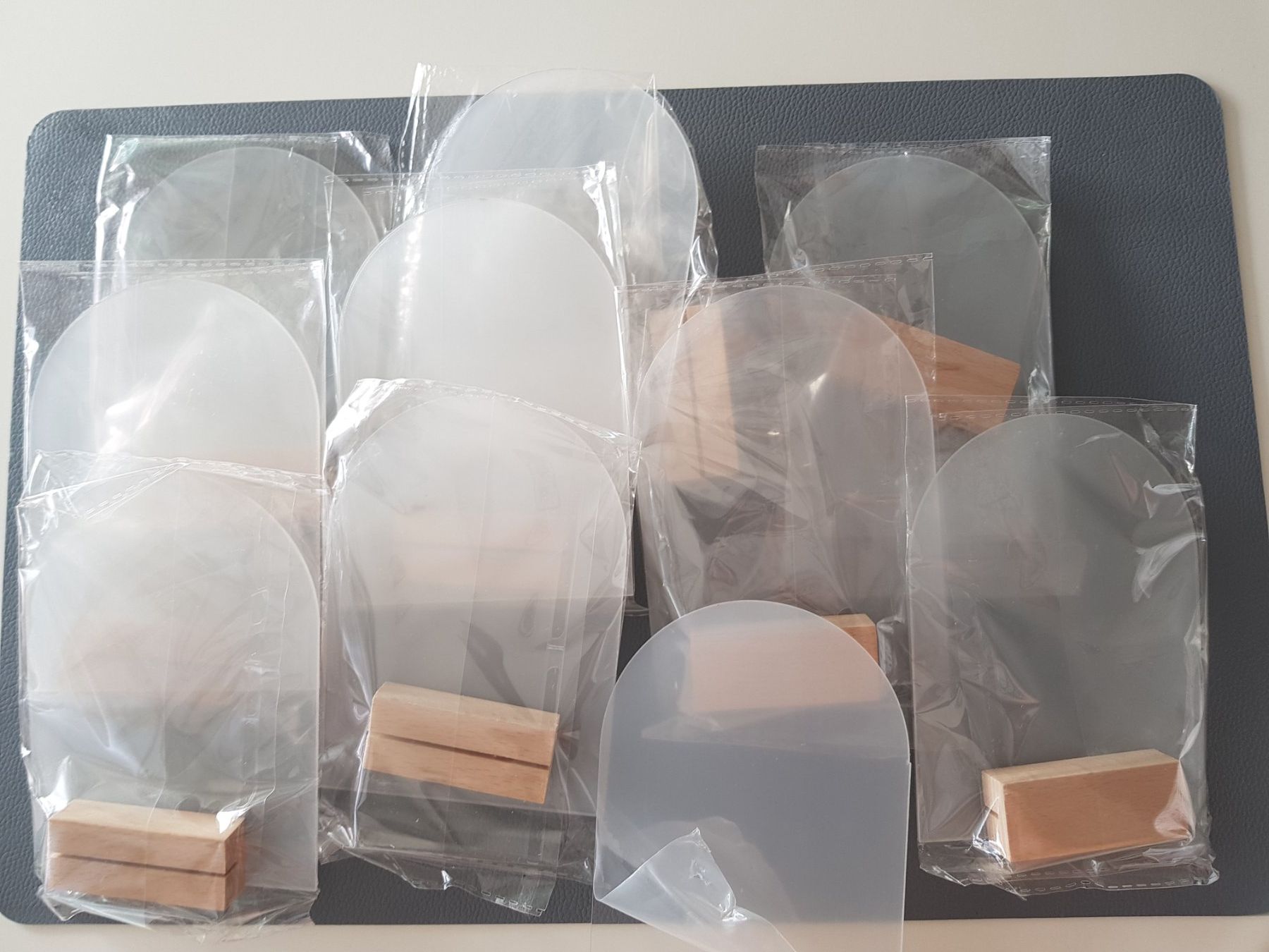 Allestimento di negozi e stand fieristici: Acryl Schild mit Stander, Plexiglas, Bogen Acrylschilder – Nuovo e nell'imballaggio originale da Münchenstein venduto da beb_tw68 1