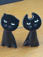 Süsses Katzenpaar aus Keramik, schwarz mit blauen Augen 🐈‍⬛