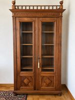 Vitrine ancienne en bois sculpté – 2 portes