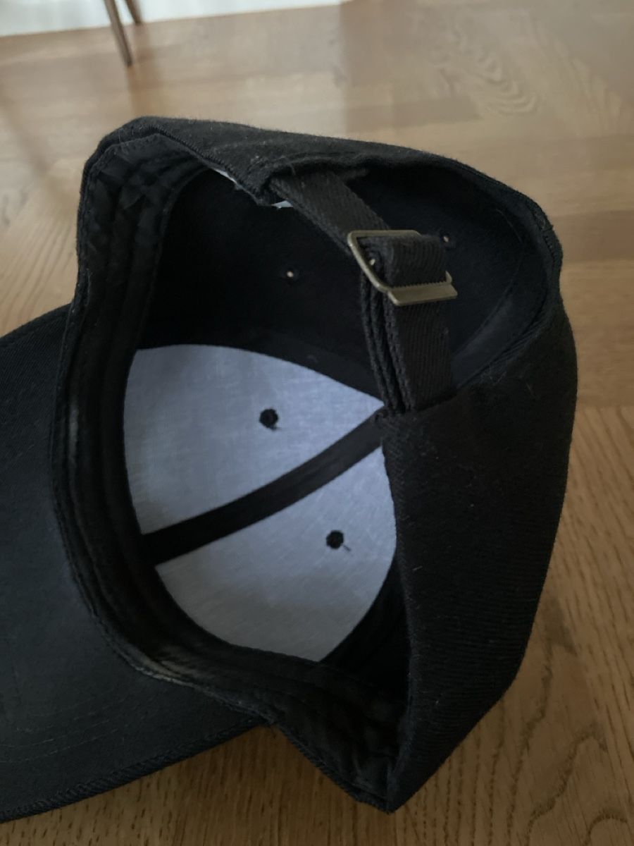Copricapi, berretti & cappellini: Schwarze Cap - Gr. Einheitsgrösse - Unisex – Usato da Luzern venduto da 2ndchances 1