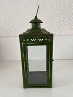 Laterne aus Metall mit Glas