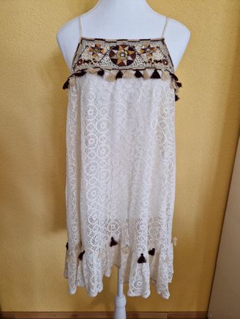 Raga Kleid, Grösse M, mit Stickerei und Quasten