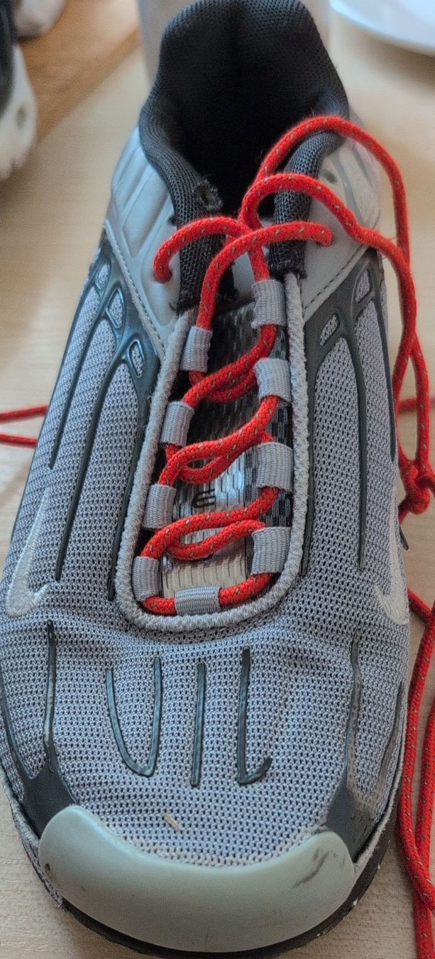 Nike Scarpe da uomo: Chaussures Nike Tn plus 3 Taille 40 – Usato da Montreux venduto da kambio