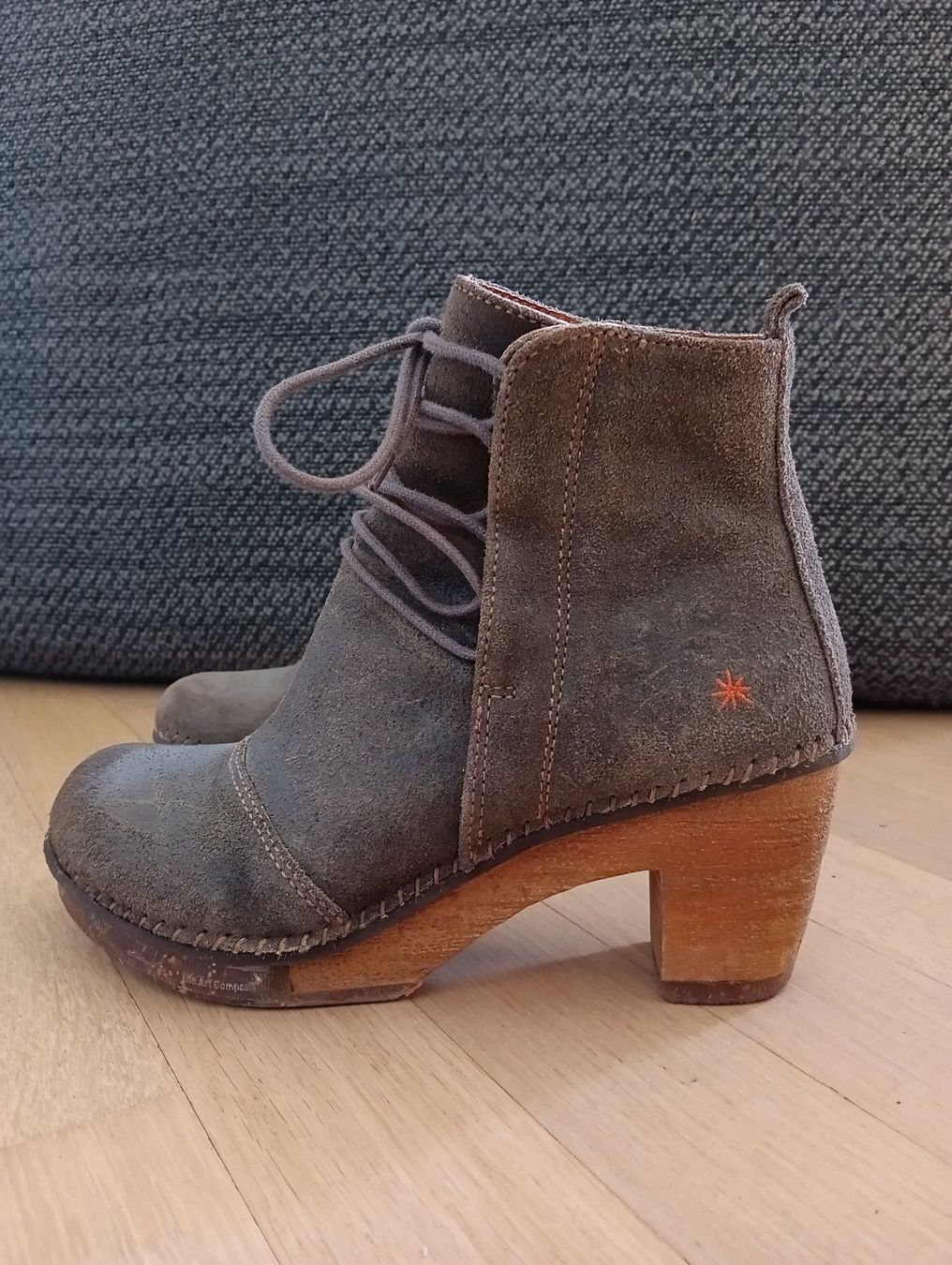 Art Damenschuhe: Bottines Art 38 en daim/talon bois – Gebraucht aus Corsier-sur-Vevey von SnomaS
