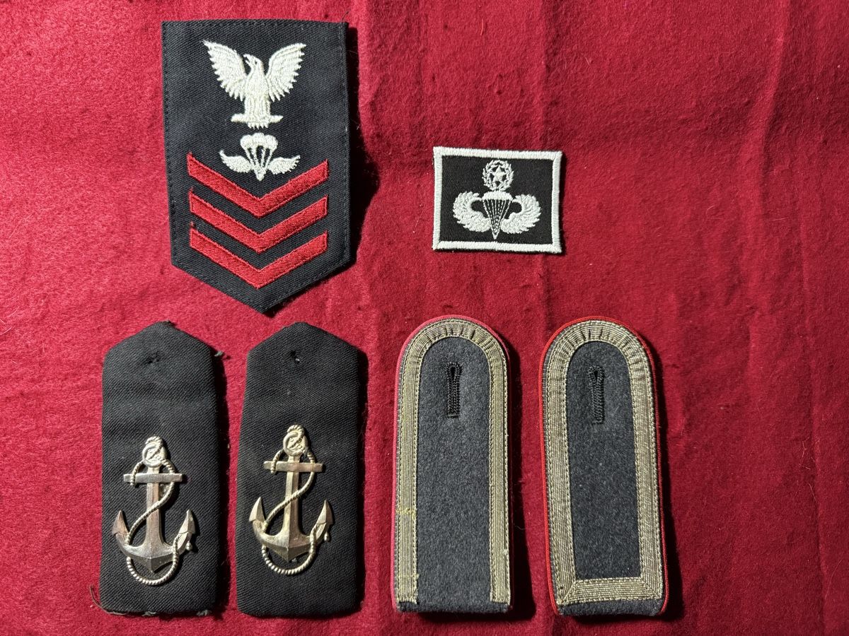 Uniformen: Uniform Garnituren – Gebraucht aus Wittnau von Helvetia1 5