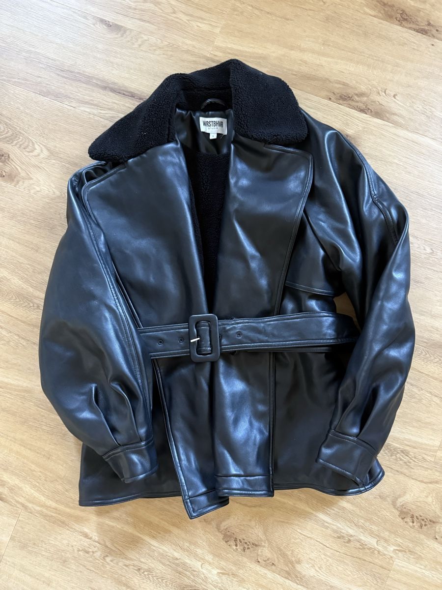 Giacche: Wrstbhvr Kunstlederjacke mit Gürtel – Usato da Lyss venduto da Ledina123 1