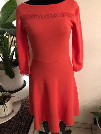 Wunderschönes korallenfarbenes Strickkleid, Grösse 36