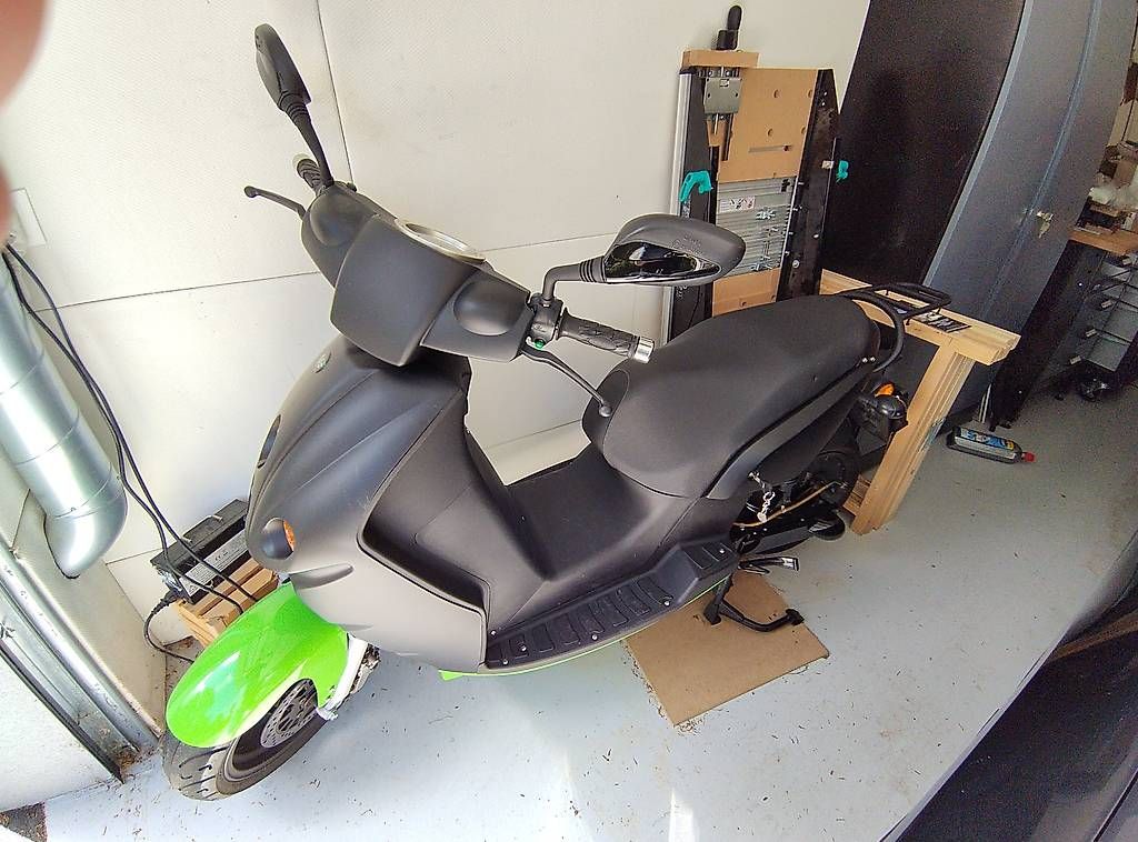 Scooters: Vengo Scooter Electric V100-LI E-scooter – Gebraucht aus Arzier-Le Muids von Redsonic