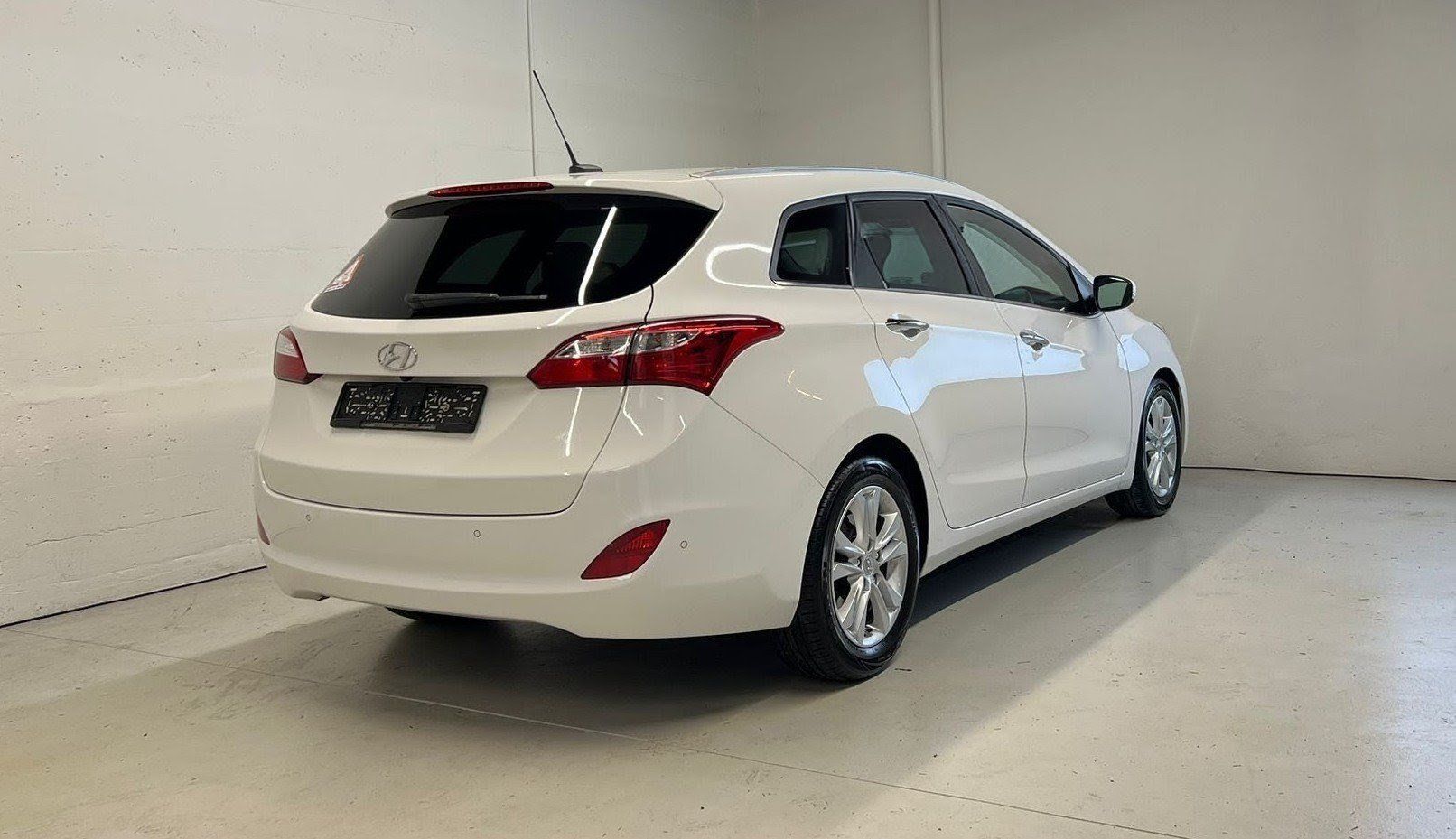 Hyundai Automobili: Hyundai i30 Wagon 1.6 GDI – Usato da Chéserex venduto da DanielDeAlmeida 1