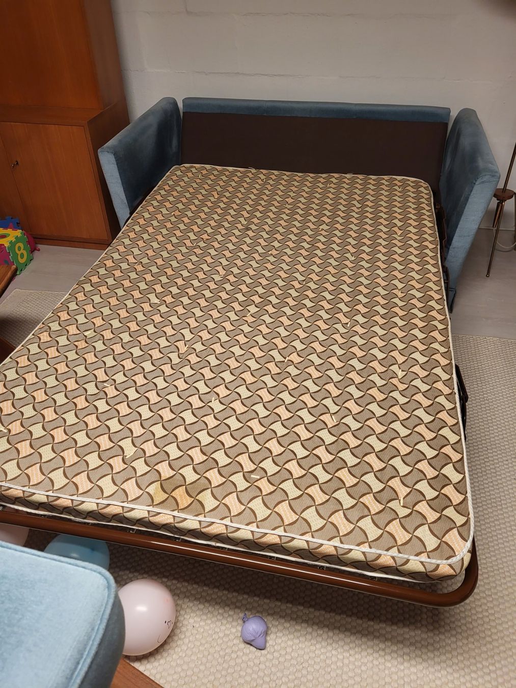 Divani: Vintage Sofa / Schlafcouch / Klappbett aus Samt – Usato da Baden venduto da kani02 7