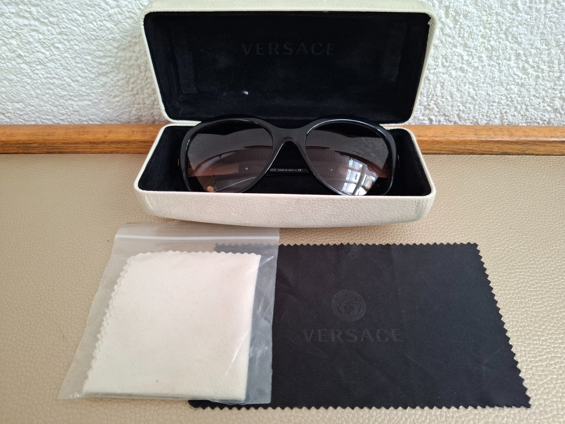 Versace Lunettes & Verres: 🌟 Superbes Lunettes de Soleil VERSACE - MOD 4237-B – D'occasion à Meinier par Gattuso22 9