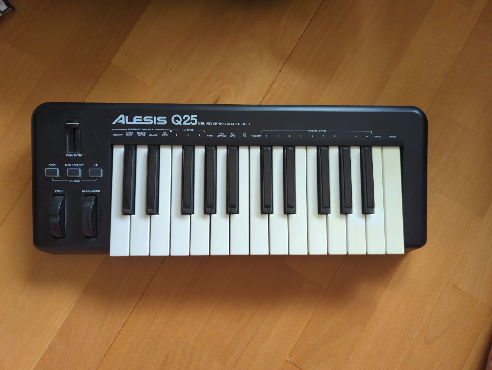 Alesis Strumenti musicali: Alesis Q25 USB/Midi Keyboard Controller guter Zustand – Usato da Brugg AG venduto da beo1976