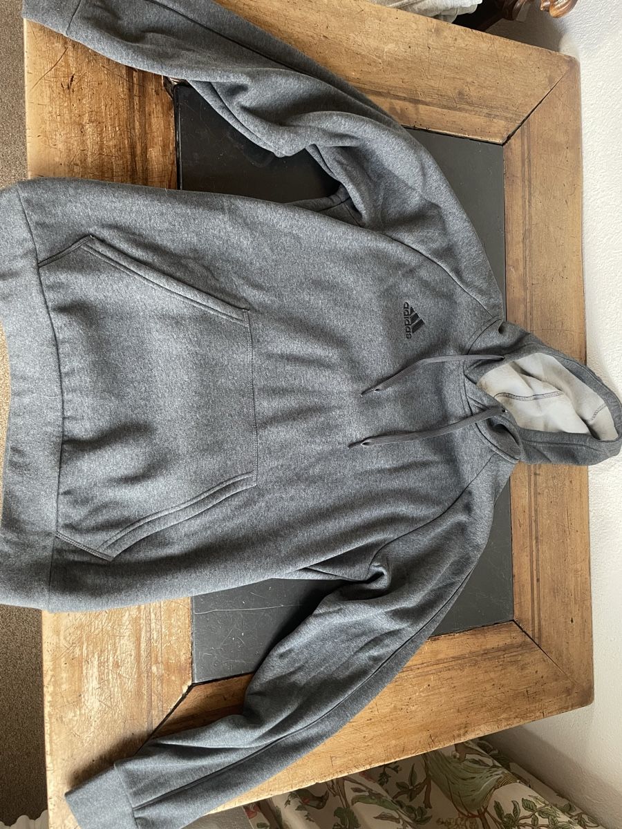 Adidas Pullover & Sweatshirts: Adidas Hoodie – Gebraucht aus Forch von dav_yvk5