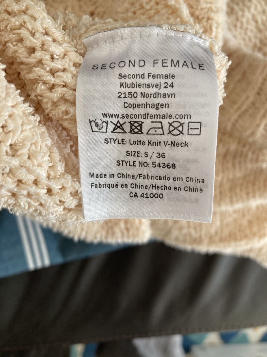Maglioni & Felpe: Second Female Pullover, Farbe apricot, Gr. 36/ S, Topzustand – Usato da Luzern venduto da Binga01 3