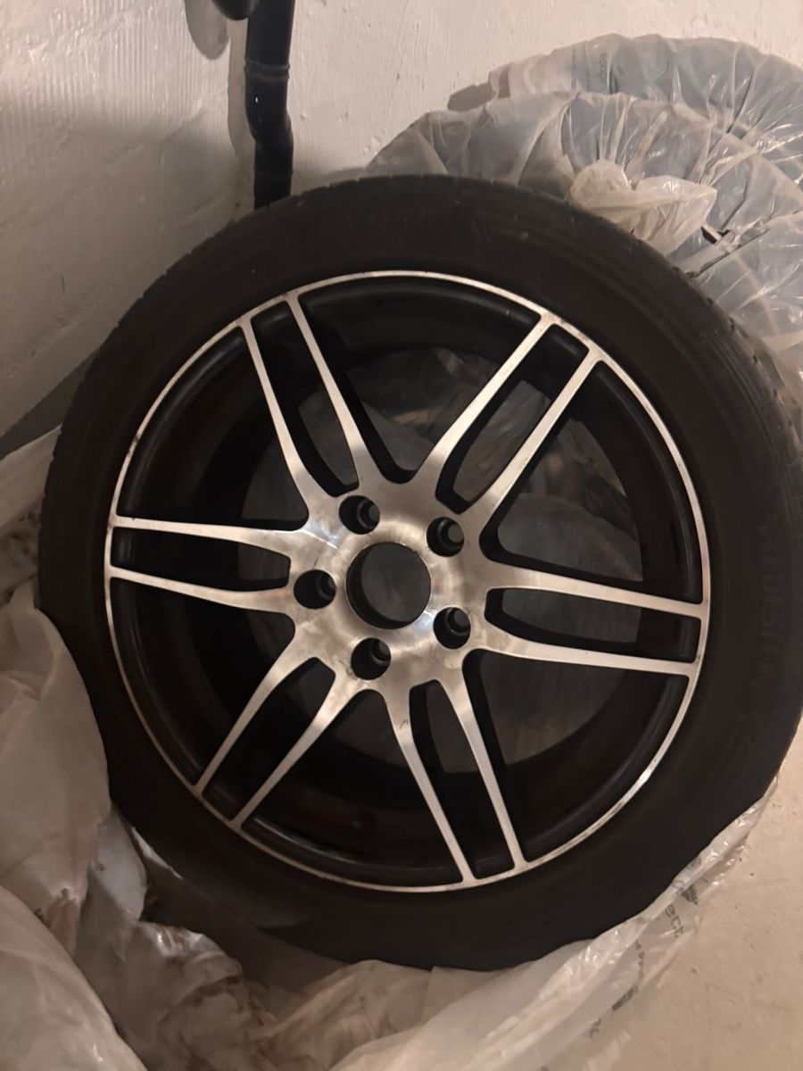 BMW Cerchioni: BMW Felgen mit Reifz – Usato da Rapperswil SG venduto da kat_rw8q