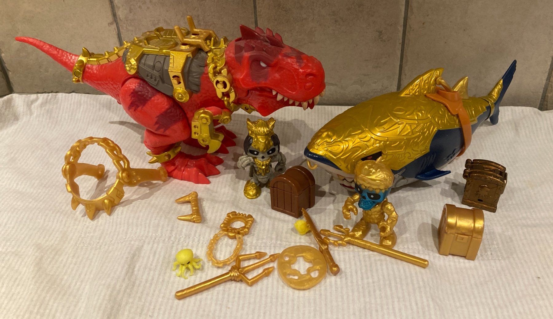 Giocattoli: Treasure X King's Dinosaur Gold & Sunken Gold Shark's – Usato da Saas-Grund venduto da rau_tn8j