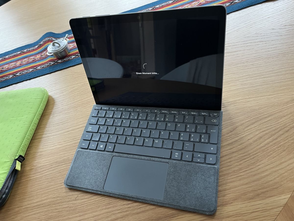 Microsoft Tablet PC: Microsoft Surface Go 128 GB – Usato da Luzern venduto da Suzanne76 1