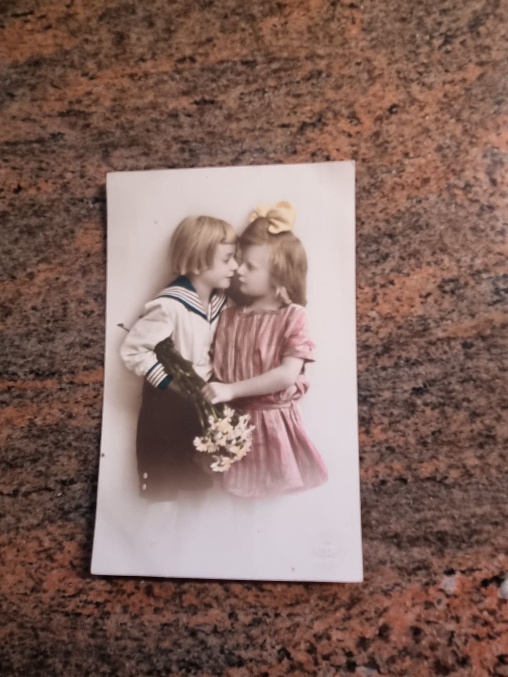 Cartes postales: Alte Ansichtskarte Kinder mit Blumen gebraucht 1948 – D'occasion à Trachslau par pos_8htb