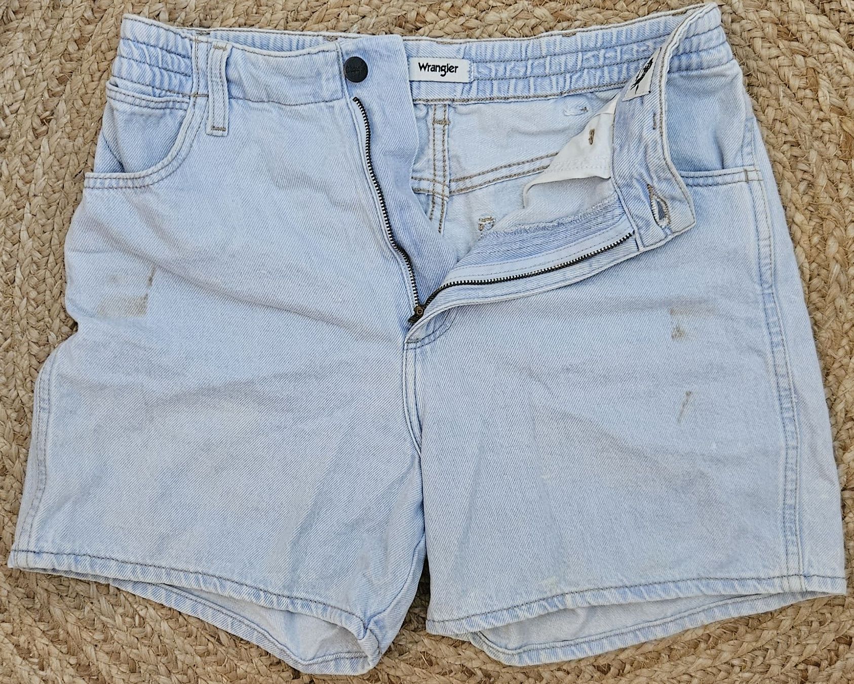 Wrangler Jeans: Wrangler Comfy Mom Short, W28 – Gebraucht aus Uster von rognadahlerov