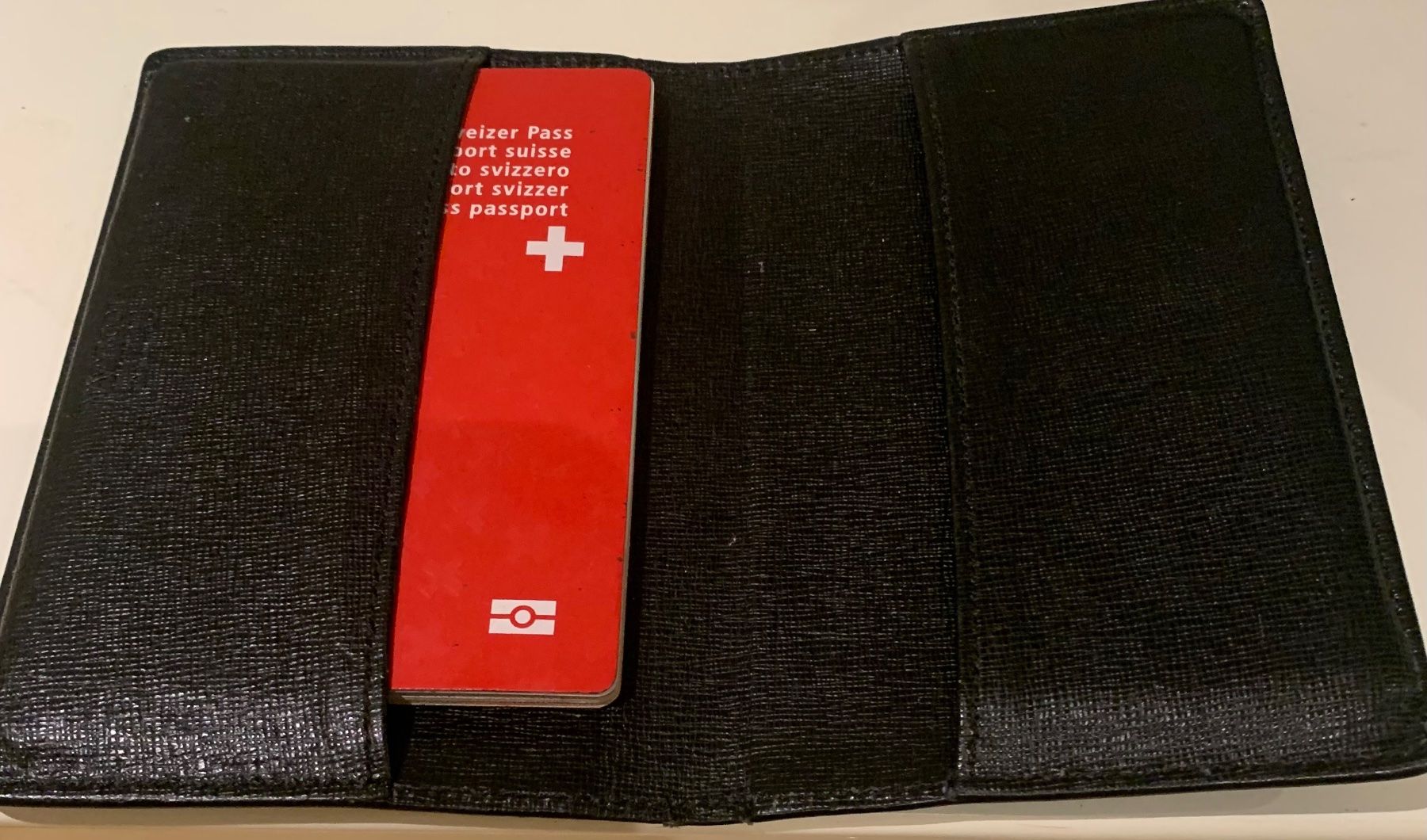Navyboot Valigie & Borse: NAVYBOOT neuf : Étui en cuir pour passeport – Nuovo e nell'imballaggio originale da Lausanne venduto da mik_l5py 5